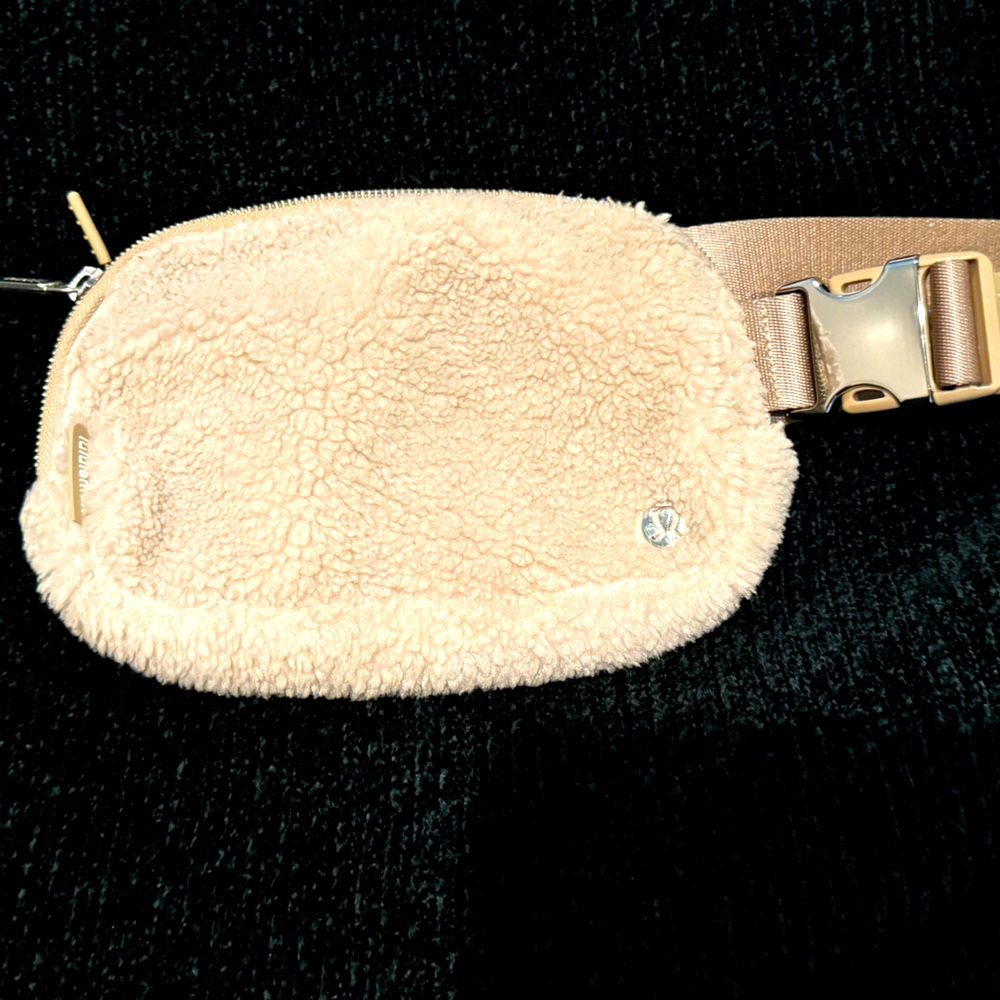 Lululemon belt bag 1L